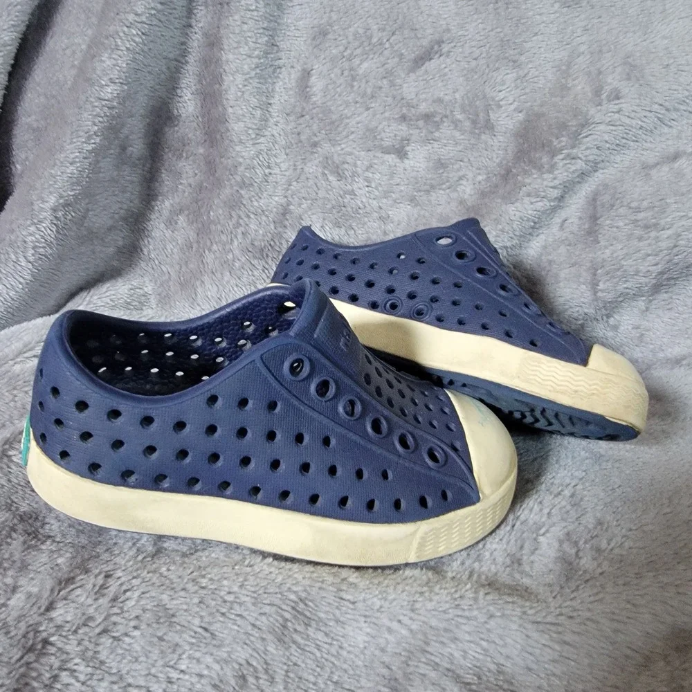 Native Jefferson Shoes Kids Size C5 Navy Blue Good Perforated Slip On Sneakers